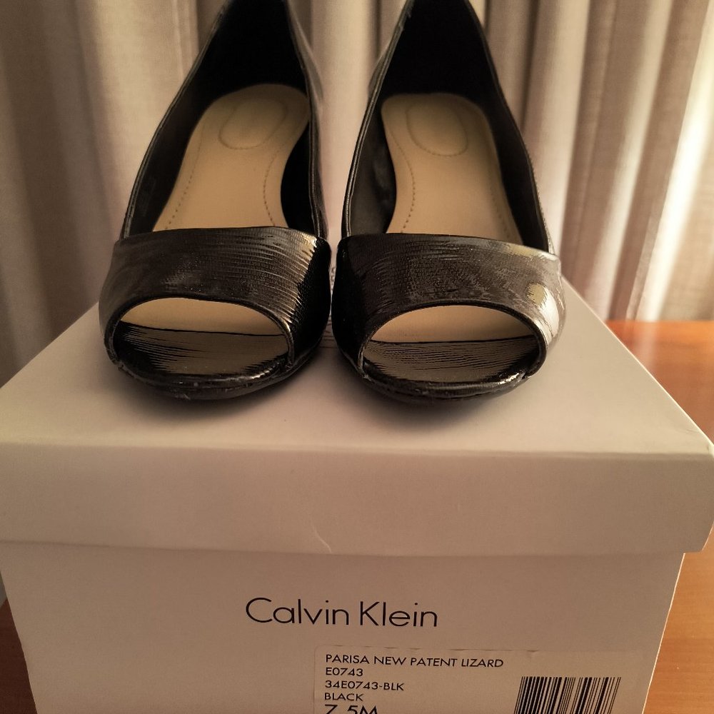 Calvin Klein Peep Toe Parisa Like New Patent Lizard 7.5 Black Heels
